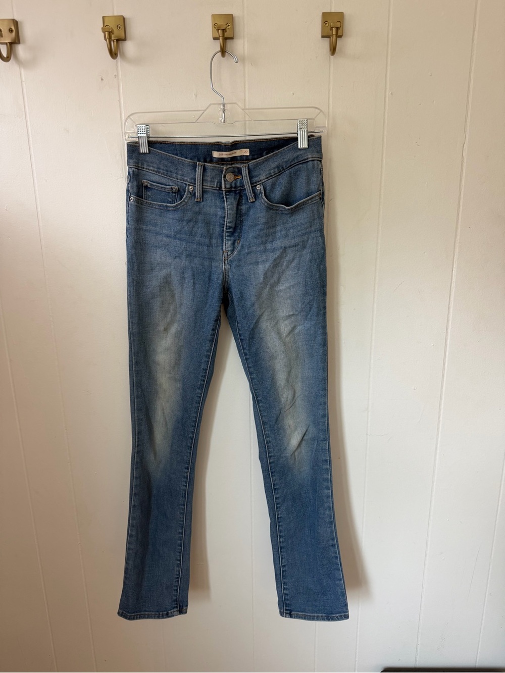 Levi's Women's Straight Leg Jeans in Mid Blue Wash